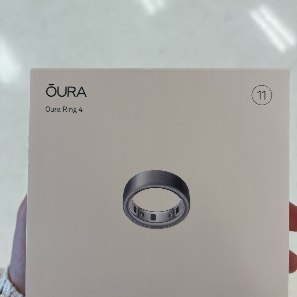 Oura Ring 4 in Brushed Silver
